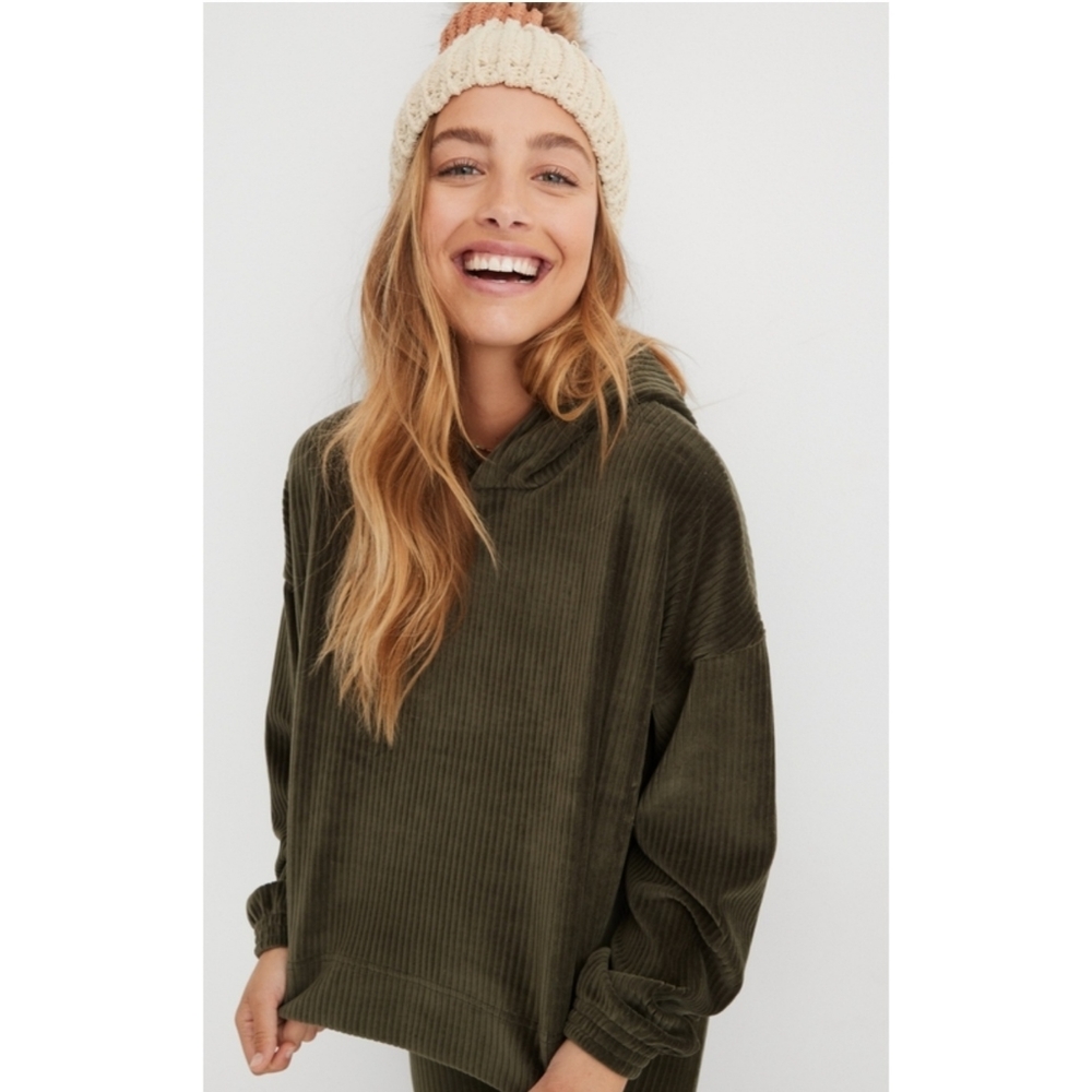 New, Aerie groovy velour forest green hoodie. Size small